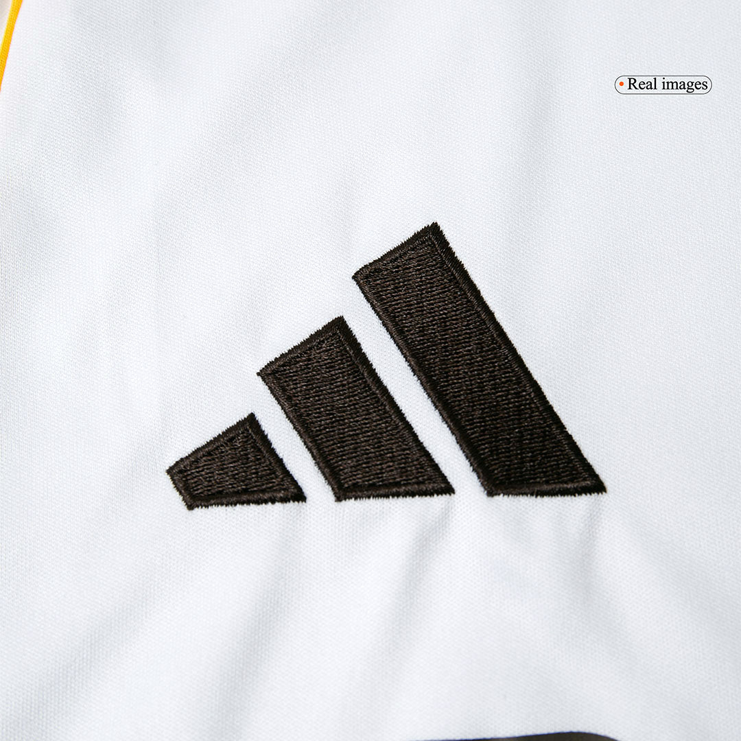 Real Madrid Heimtrikot 2025/26 & Real Madrid Auswärtstrikot 2025/26